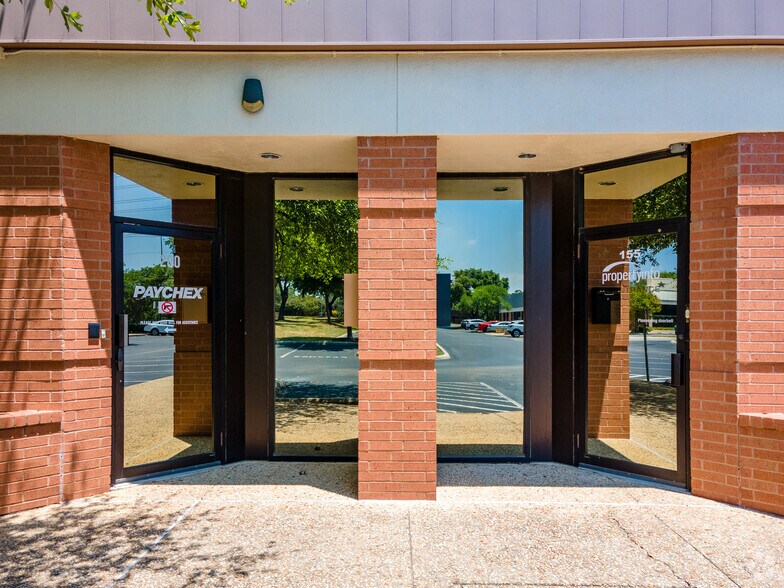 12450 Network Blvd, San Antonio, TX à louer - Photo du bâtiment - Image 3 de 13