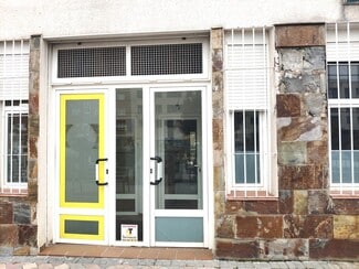 Plus de détails pour Multi-résidentiel à vendre