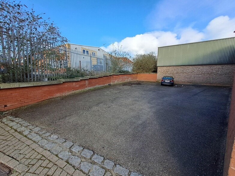 7-8 Canons Rd, Milton Keynes à vendre - Photo du bâtiment - Image 2 de 2