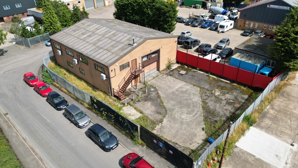 10 Hammond Clos, Nuneaton for lease - Building Photo - Image 1 of 4