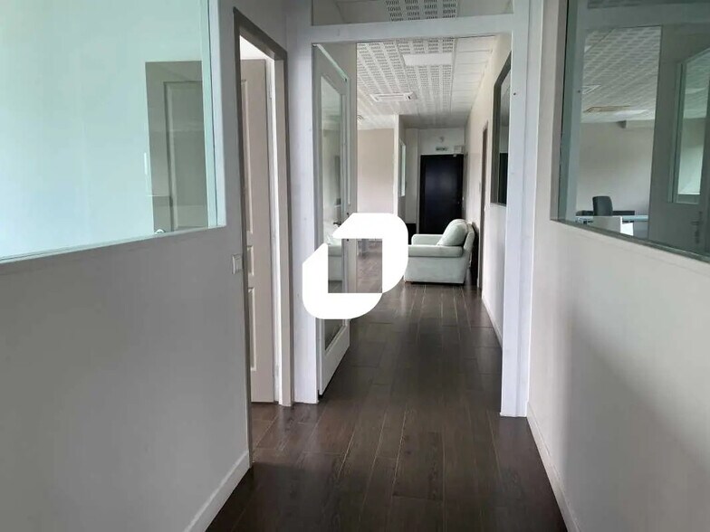 Office in Mérignac for lease - Interior Photo - Image 2 of 7