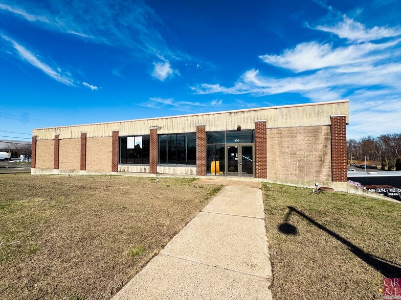 400 Connecticut Blvd, East Hartford, CT for lease - Building Photo - Image 1 of 19