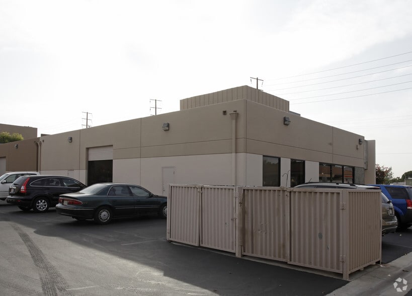 1180 N Richfield Rd, Anaheim, CA for lease - Building Photo - Image 2 of 3