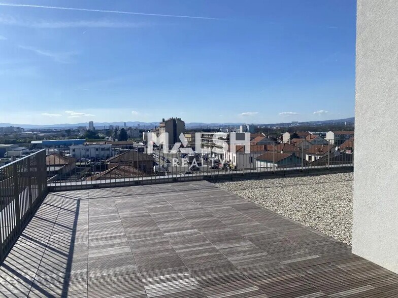 Bureau dans Décines-Charpieu à vendre - Photo du bâtiment - Image 3 de 6