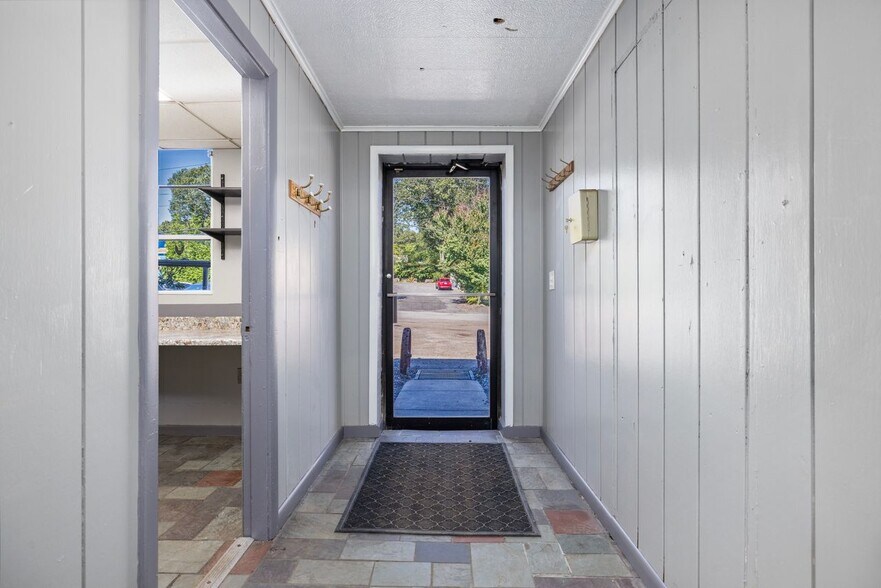 30 Starr St, Johnston, RI à louer - Photo du bâtiment - Image 2 de 36