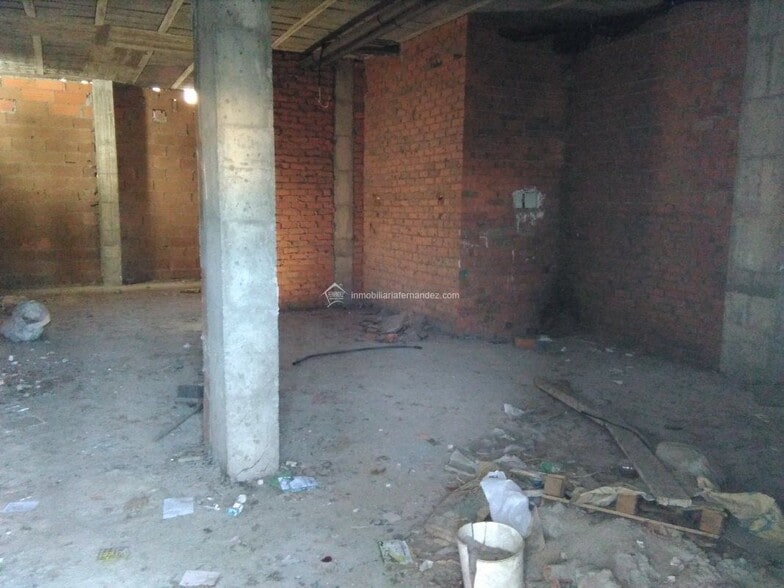 Retail in Cáceres, Cáceres for lease - Building Photo - Image 2 of 7