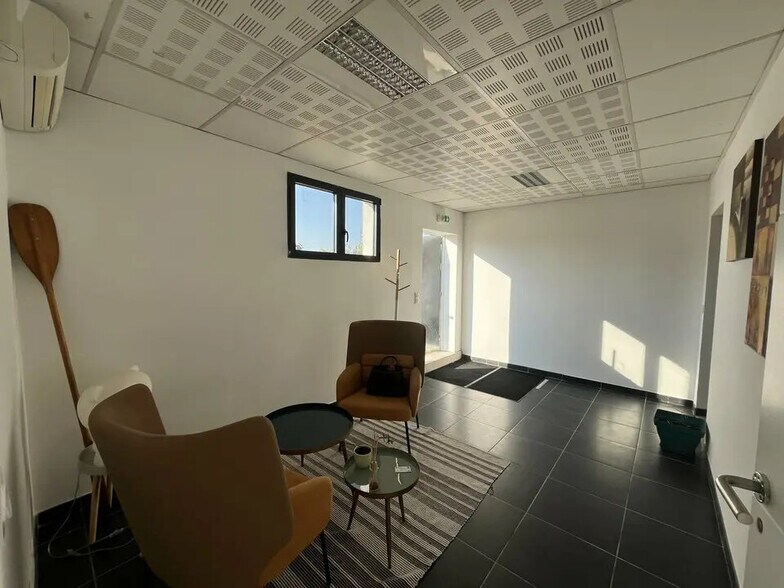 Bureau dans Nîmes à louer - Photo intérieure - Image 2 de 9