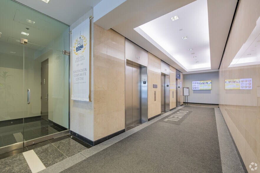 55 Commerce Valley Dr W, Markham, ON à louer - Hall d’entrée - Image 3 de 28