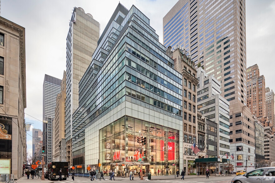 589 Fifth Ave, New York, NY for lease - Building Photo - Image 1 of 20