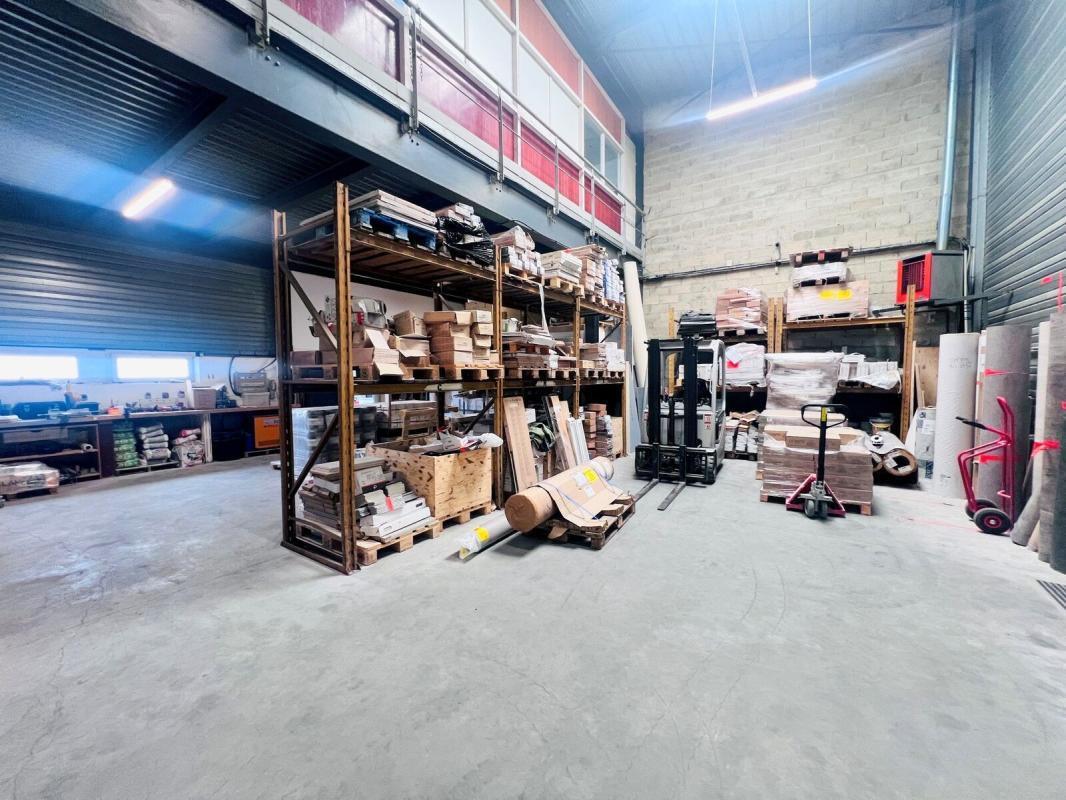 Flex dans Élancourt à louer Photo du bâtiment- Image 1 de 12