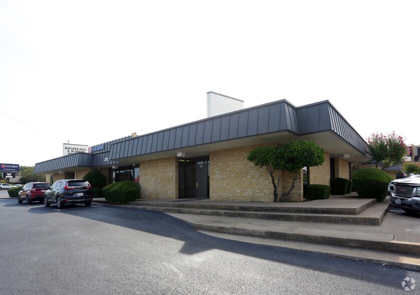 2009 Texoma Pky, Sherman, TX à vendre - Photo du bâtiment - Image 2 de 2