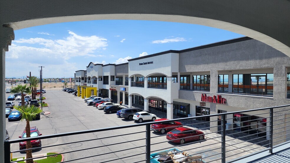 3231 N Decatur Blvd, Las Vegas, NV à louer - Photo du bâtiment - Image 2 de 9