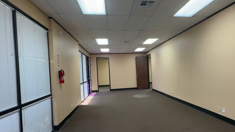 10900 Brittmoore Park Dr, Houston, TX à louer - Photo du bâtiment - Image 2 de 5