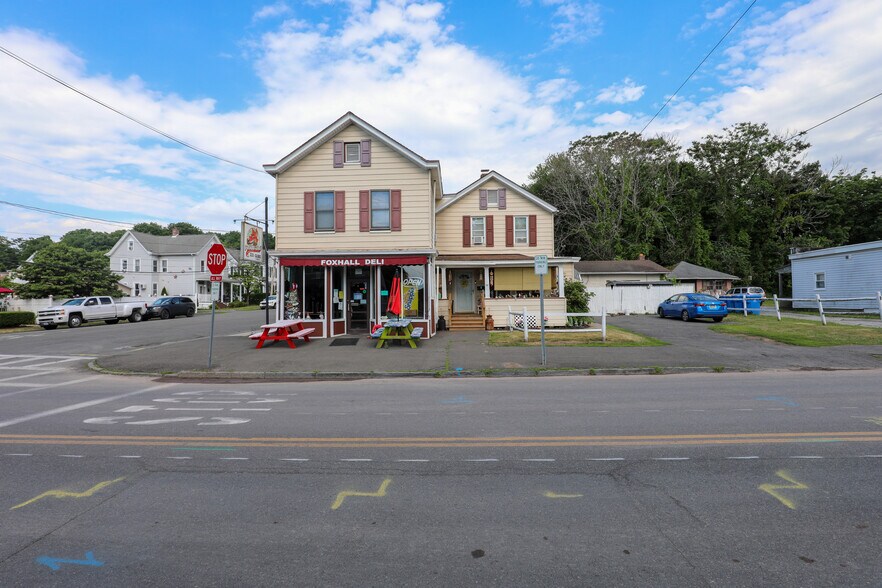 98-100 Foxhall Ave, Kingston, NY à vendre - Photo du bâtiment - Image 1 de 17