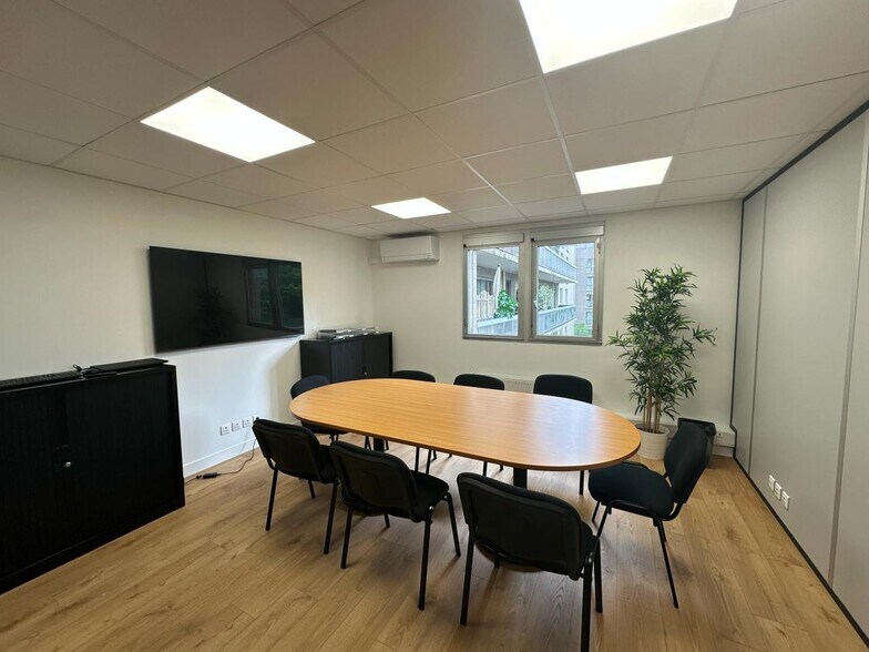 Office in Saint-Mandé for lease - Interior Photo - Image 2 of 17