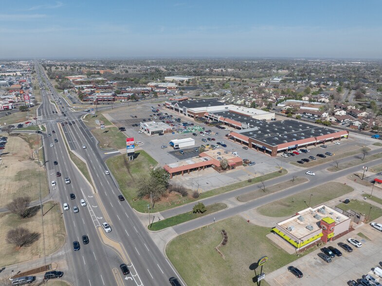 6903-7001 NW Expressway St, Oklahoma City, OK à louer - Photo du bâtiment - Image 1 de 5