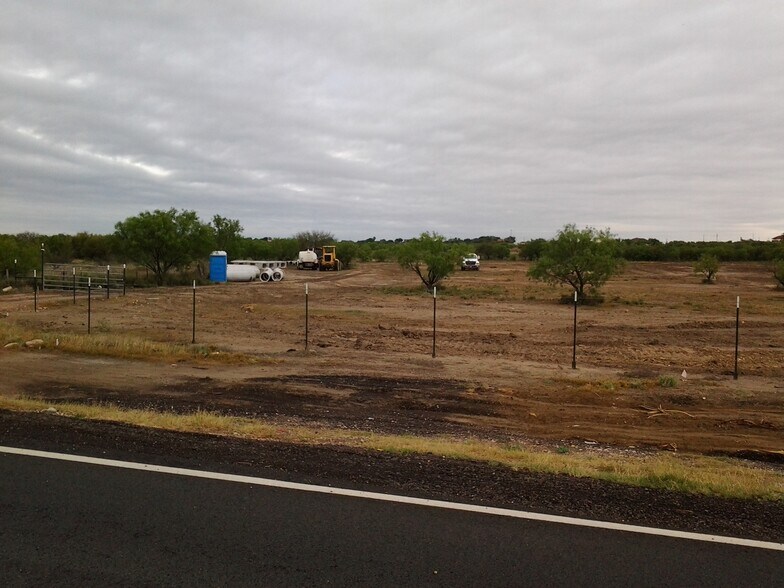 7836 El Indio Hwy (FM 1021), Eagle Pass, TX for sale - Building Photo - Image 1 of 17