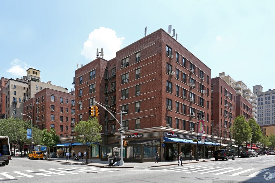 45-47 E 8th St, New York, NY à louer - Photo du bâtiment - Image 1 de 7