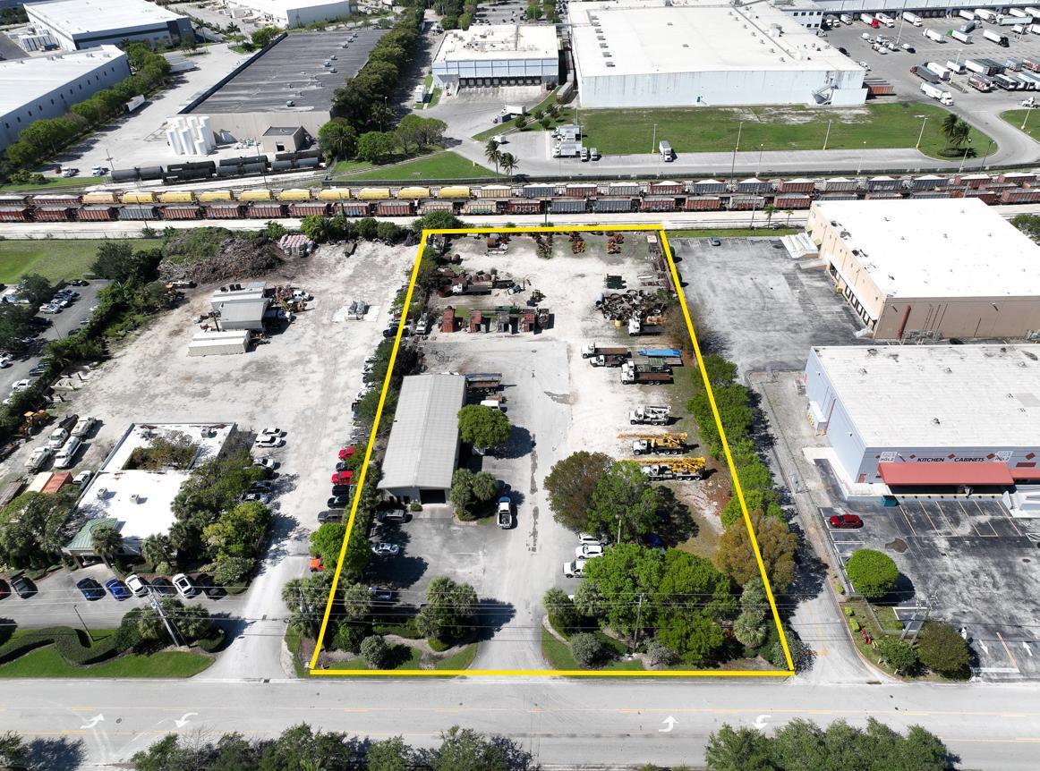 12970 NW 113th Ave Ct, Miami, FL à louer Photo du bâtiment- Image 1 de 1