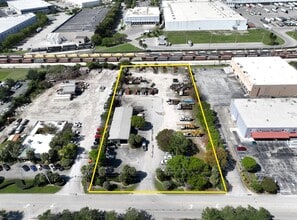 12970 NW 113th Ave Ct, Miami, FL à louer Photo du bâtiment- Image 1 de 1