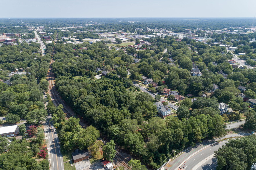 677 Chestnut St, Greensboro, NC à vendre - Photo du bâtiment - Image 2 de 8