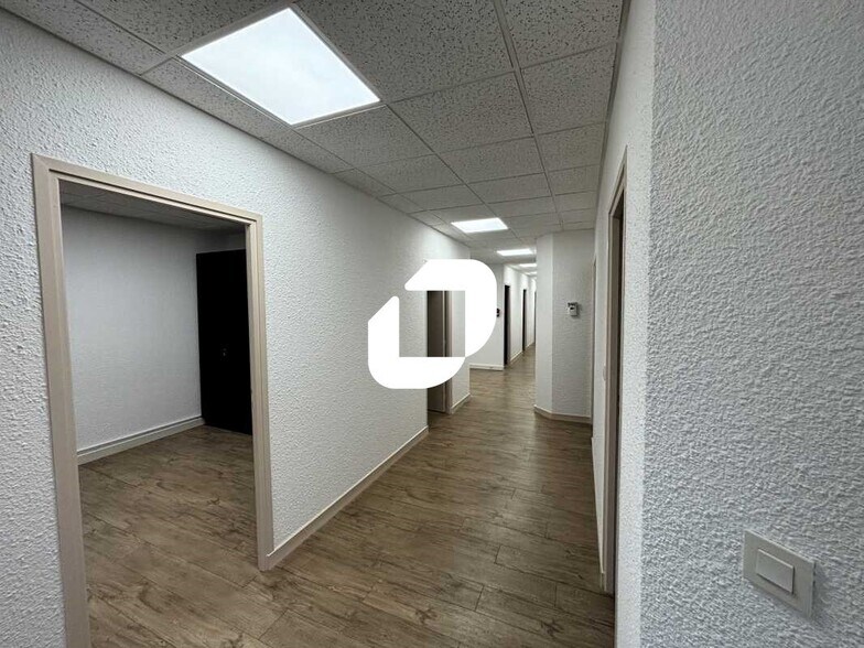 Office in Charbonnières-les-Bains for lease - Interior Photo - Image 3 of 9