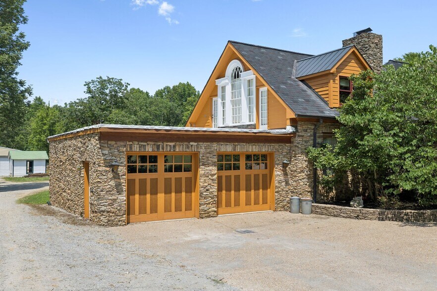 1374 Peter Pond Rd, Ashland City, TN à vendre - Photo principale - Image 2 de 85