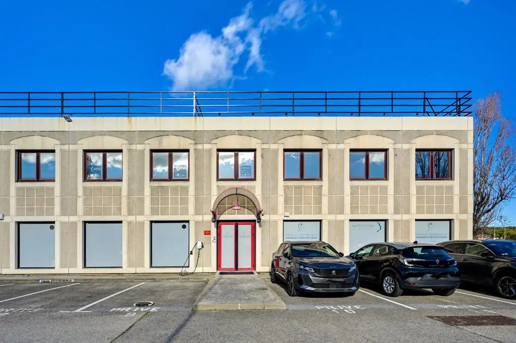 Office in Aubagne for sale Building Photo- Image 1 of 8