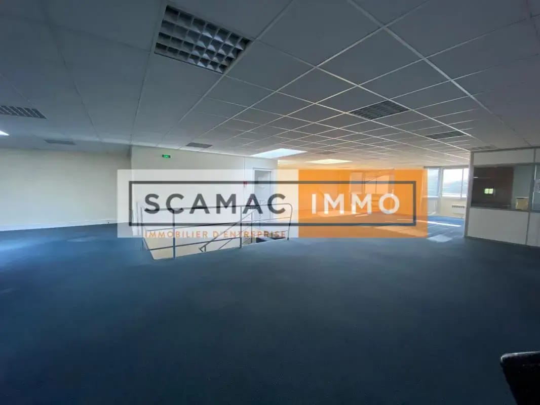 Flex in Villejuif for lease Interior Photo- Image 1 of 5