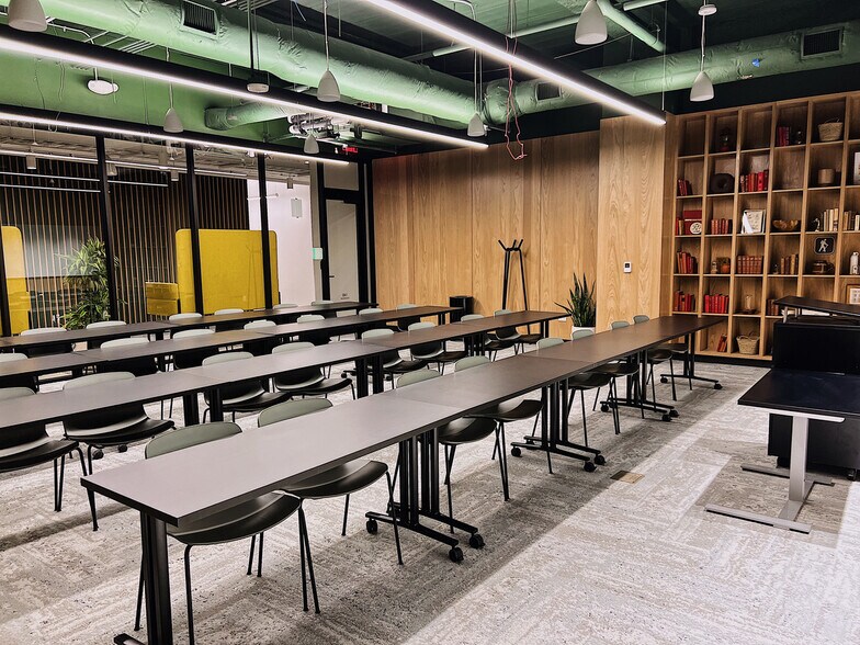 240 S Main St, Bentonville, AR à louer - Photo intérieure - Image 2 de 17