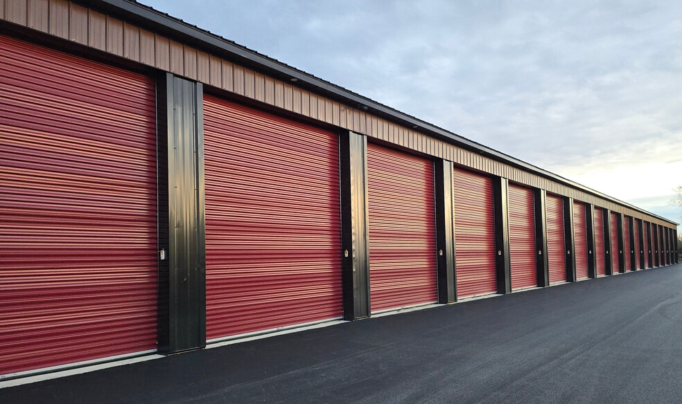 1627 Scarbrough Dr, Piqua, OH for sale - Building Photo - Image 2 of 4