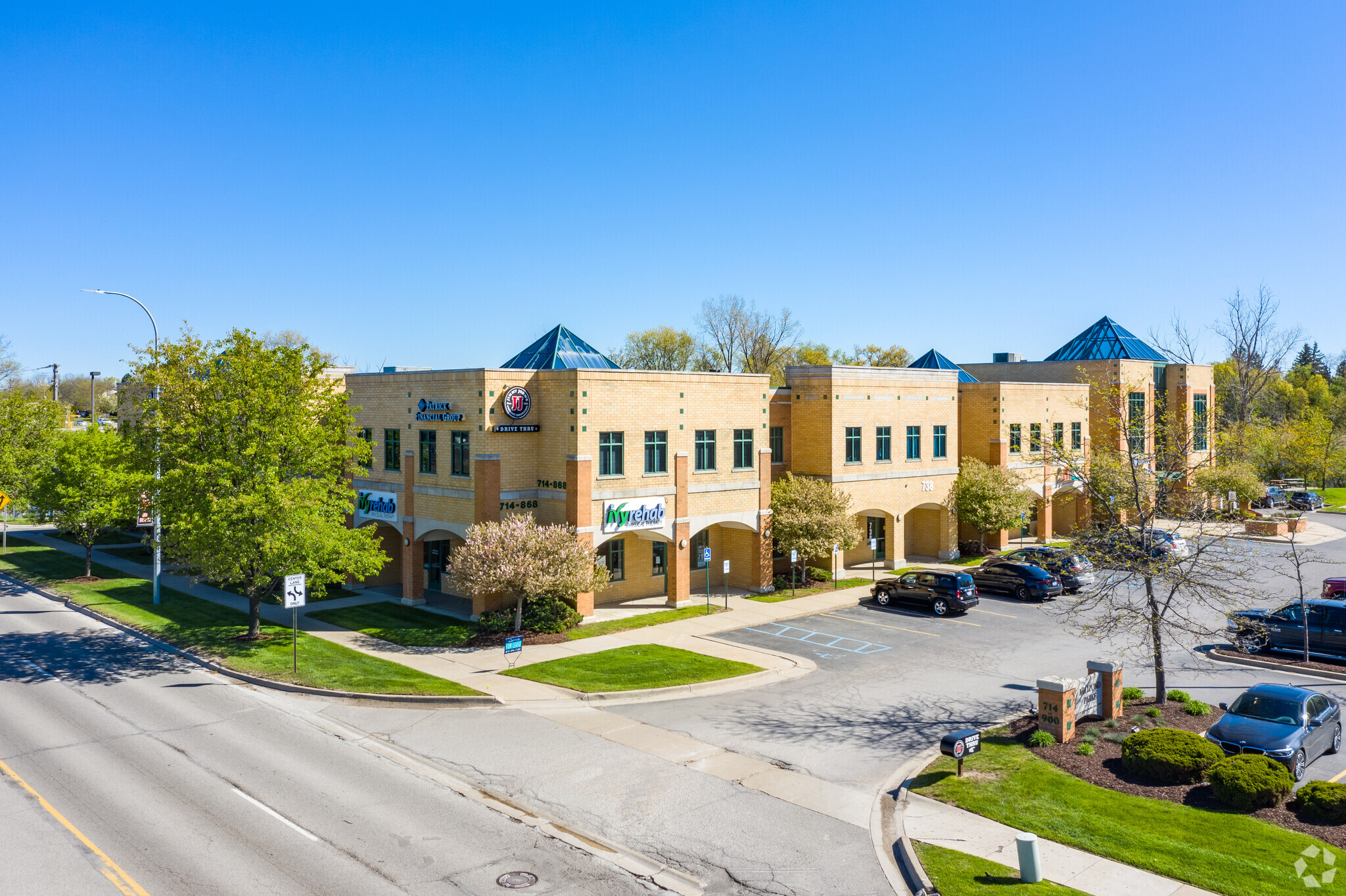 714-900 W Grand River Ave, Brighton, MI for lease Building Photo- Image 1 of 10