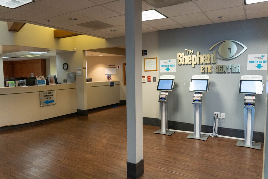 3575 Pecos Mcleod Rd, Las Vegas, NV à vendre - Photo intérieure - Image 3 de 32