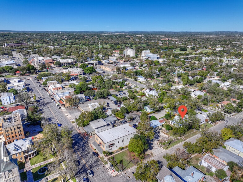 163 E Coll St, New Braunfels, TX à vendre - Photo du bâtiment - Image 2 de 42