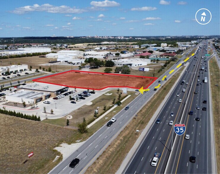 2420 S IH-35, San Marcos, TX à vendre - Photo du bâtiment - Image 2 de 6