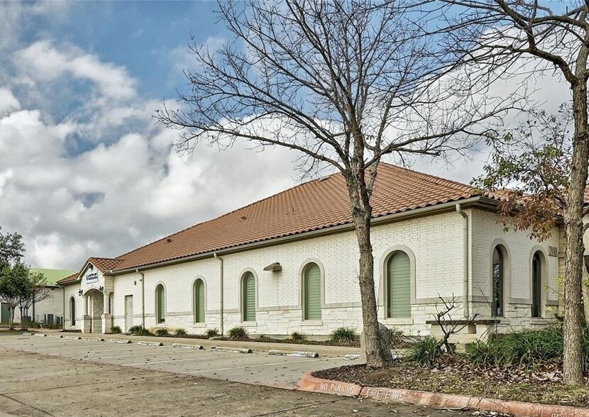 302 N Heatherwilde Blvd, Pflugerville, TX for lease - Building Photo - Image 3 of 8