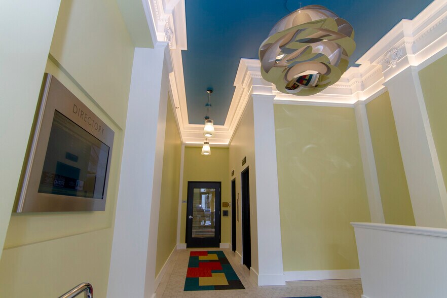 225 SW Broadway, Portland, OR à louer - Hall d’entrée - Image 2 de 11