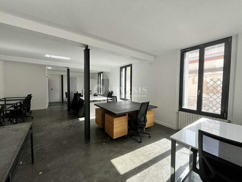 Office in Saint-Denis for lease - Interior Photo - Image 3 of 5
