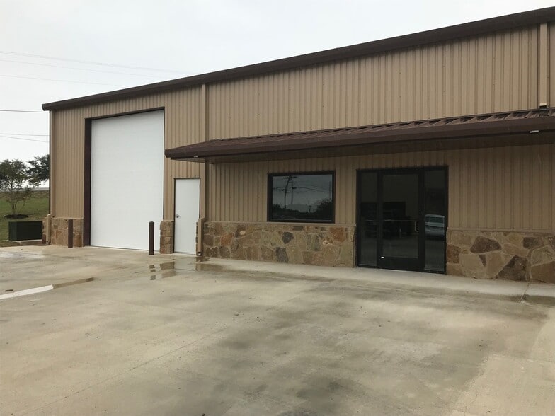 22111 W State Highway 71, Spicewood, TX à louer - Photo du bâtiment - Image 2 de 8