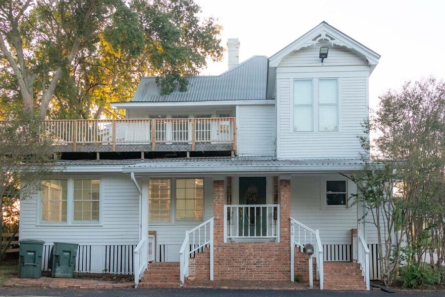 816 North St, Nacogdoches, TX à louer - Photo du bâtiment - Image 2 de 12