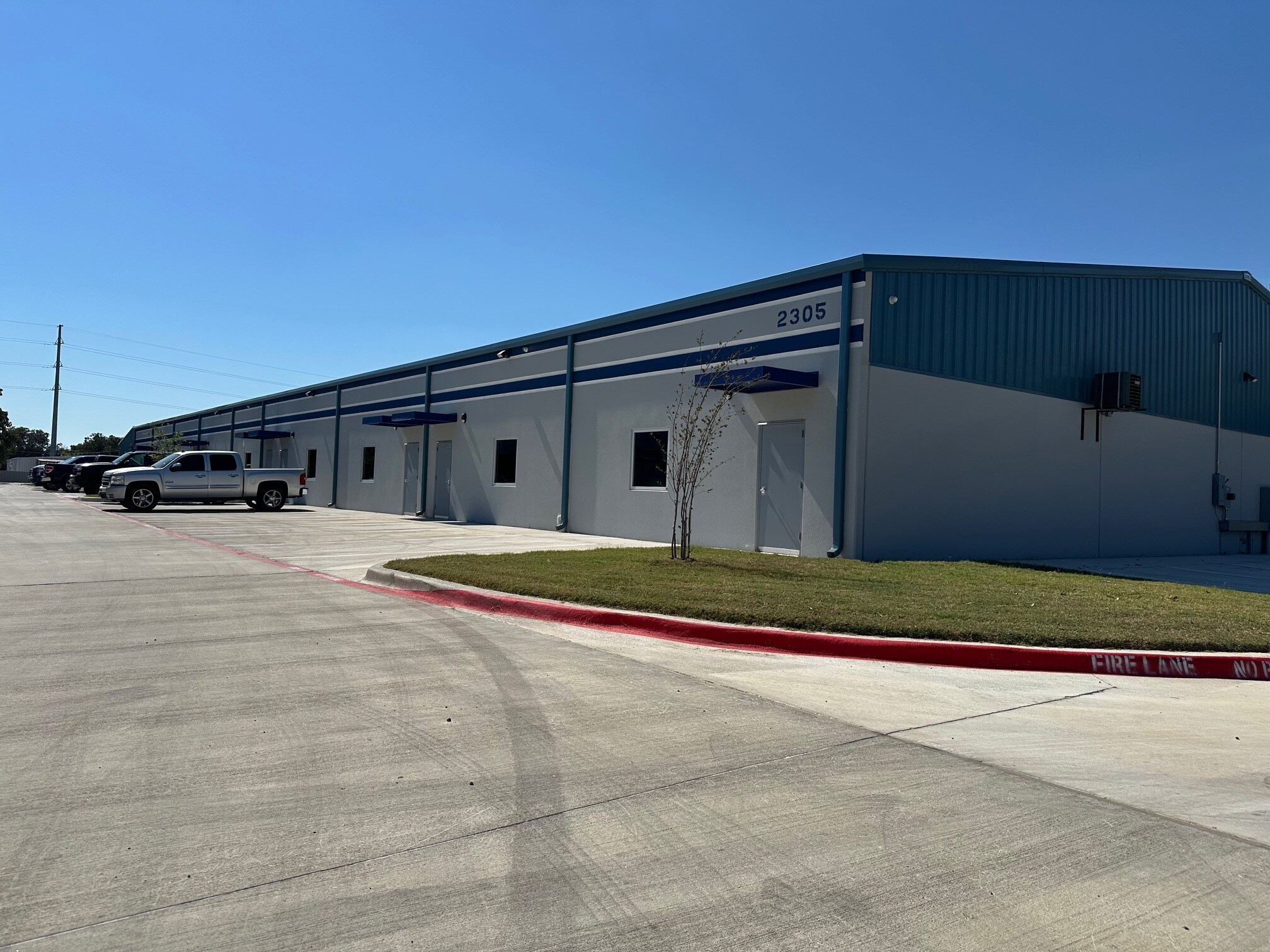 2301 Higgins Ln, Haltom City, TX for lease Building Photo- Image 1 of 8