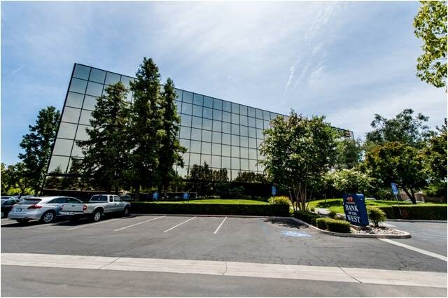 5201 California Ave, Bakersfield, CA à louer - Photo du bâtiment - Image 3 de 7