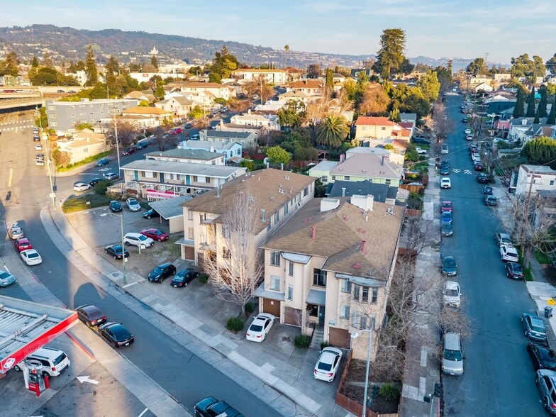 3% Financing - Easy Management $205 Sqft portfolio of 2 properties for sale on LoopNet.ca - Building Photo - Image 2 of 12