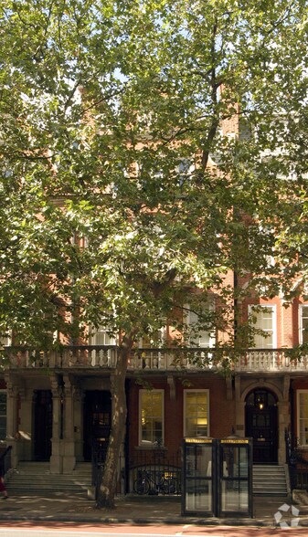 142 Buckingham Palace Rd, Londres à louer - Photo du bâtiment - Image 2 de 2