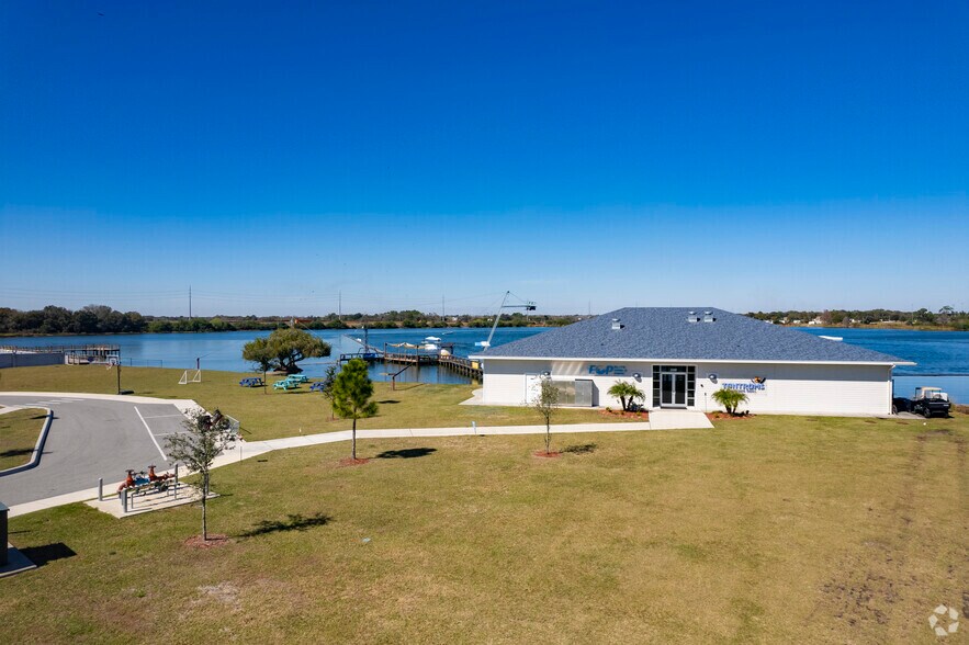 330 Denton Ave, Auburndale, FL à louer - Photo principale - Image 2 de 13