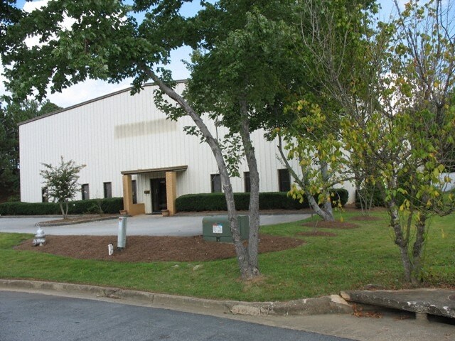 4300 Business Park Ct, Lilburn, GA à vendre - Photo du bâtiment - Image 3 de 20