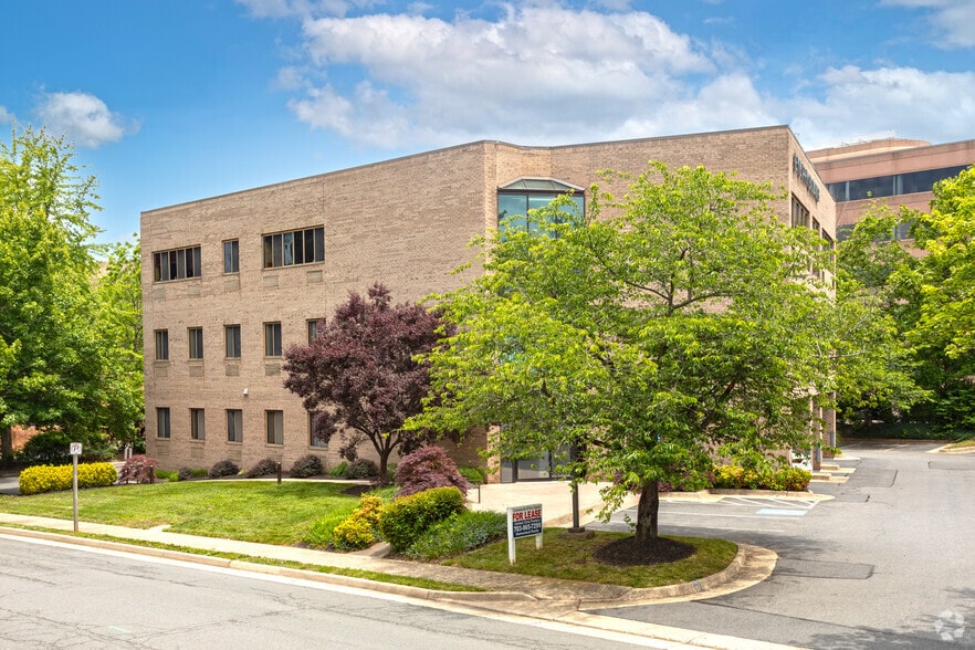 3031 Javier Rd, Fairfax, VA à louer - Photo du bâtiment - Image 2 de 2