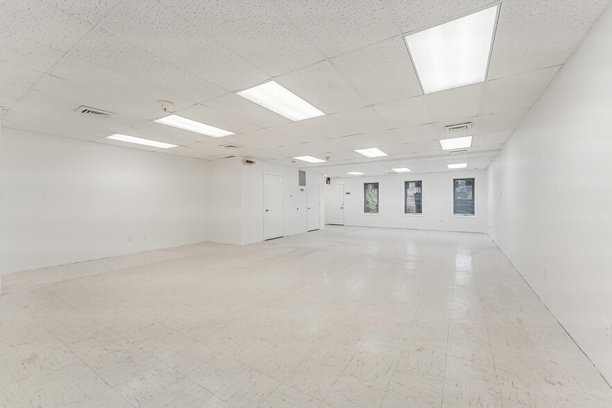 299 Herndon Pky, Herndon, VA for sale - Interior Photo - Image 1 of 9