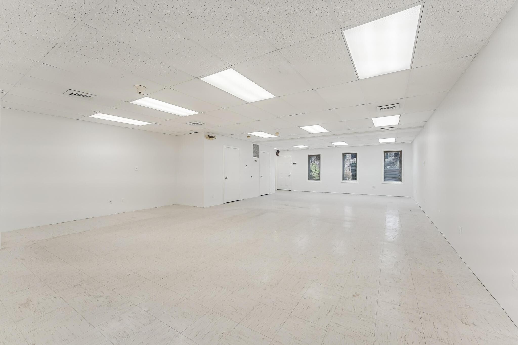 299 Herndon Pky, Herndon, VA for sale Interior Photo- Image 1 of 10