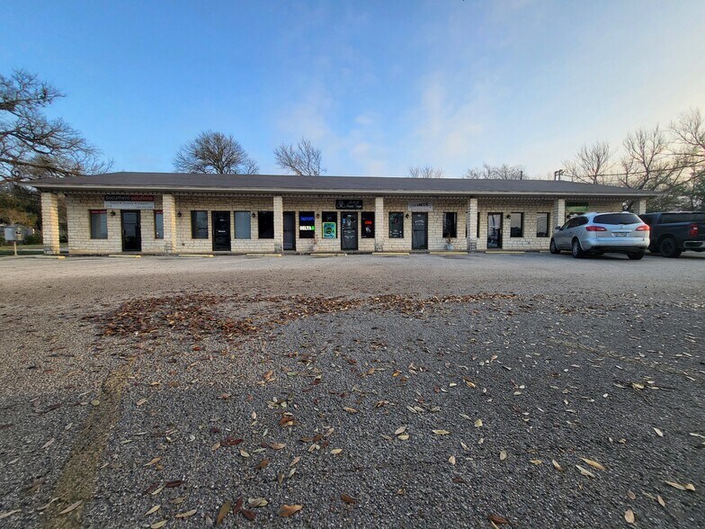 304-314 E 6th Ave, Belton, TX for lease - Building Photo - Image 1 of 4